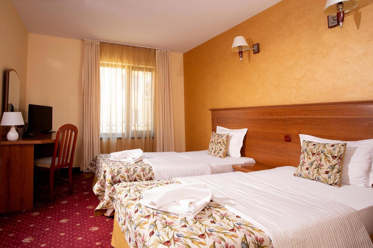 Contessa Hotel Szumen Zewnętrze zdjęcie