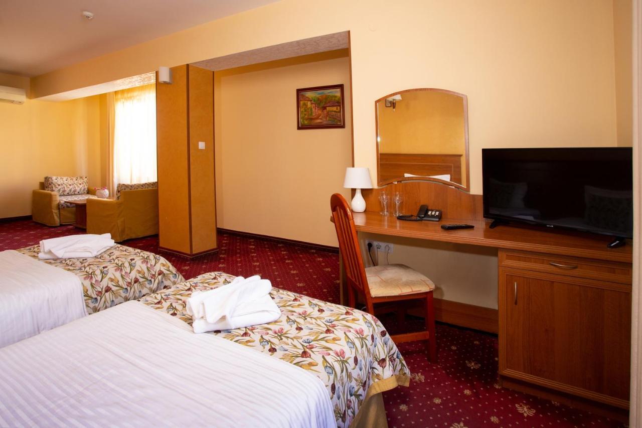 Contessa Hotel Szumen Zewnętrze zdjęcie