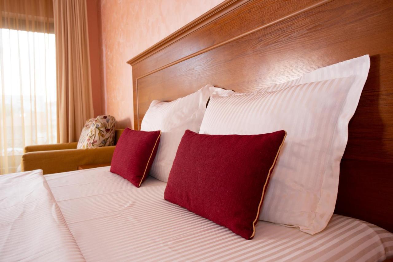 Contessa Hotel Szumen Zewnętrze zdjęcie