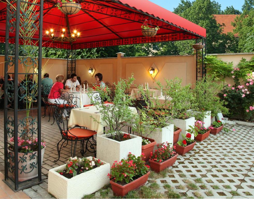 Contessa Hotel Szumen Zewnętrze zdjęcie